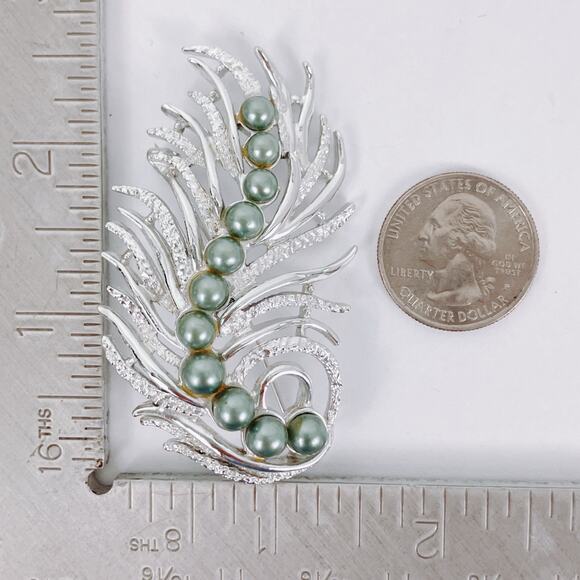 VTG Signed Sarah Coventry 60s Silver Tone Feather Brooch Green Faux Pearls - Picture 10 of 14